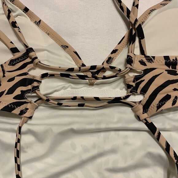 Shade & Shore Size Small one piece bathing suit w/open back & shoelace tie - Picture 6 of 6